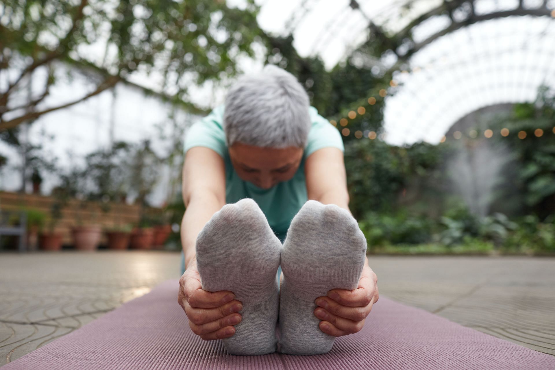 Yoga for feet helps in strengthening balance. (Image via Pexels/ Marcus Aurelius)