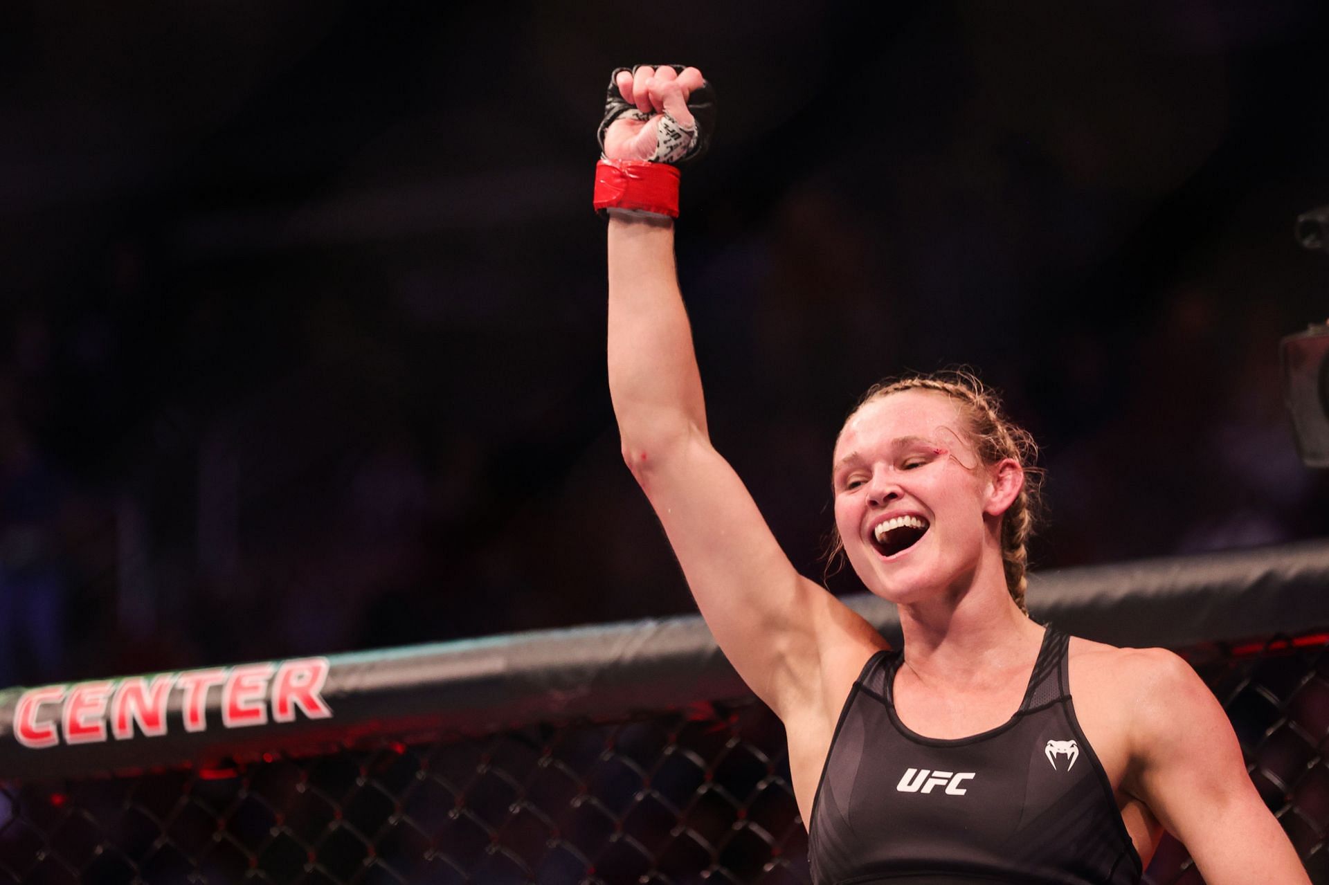 Andrea Lee could provide Karine Silva with a tricky test