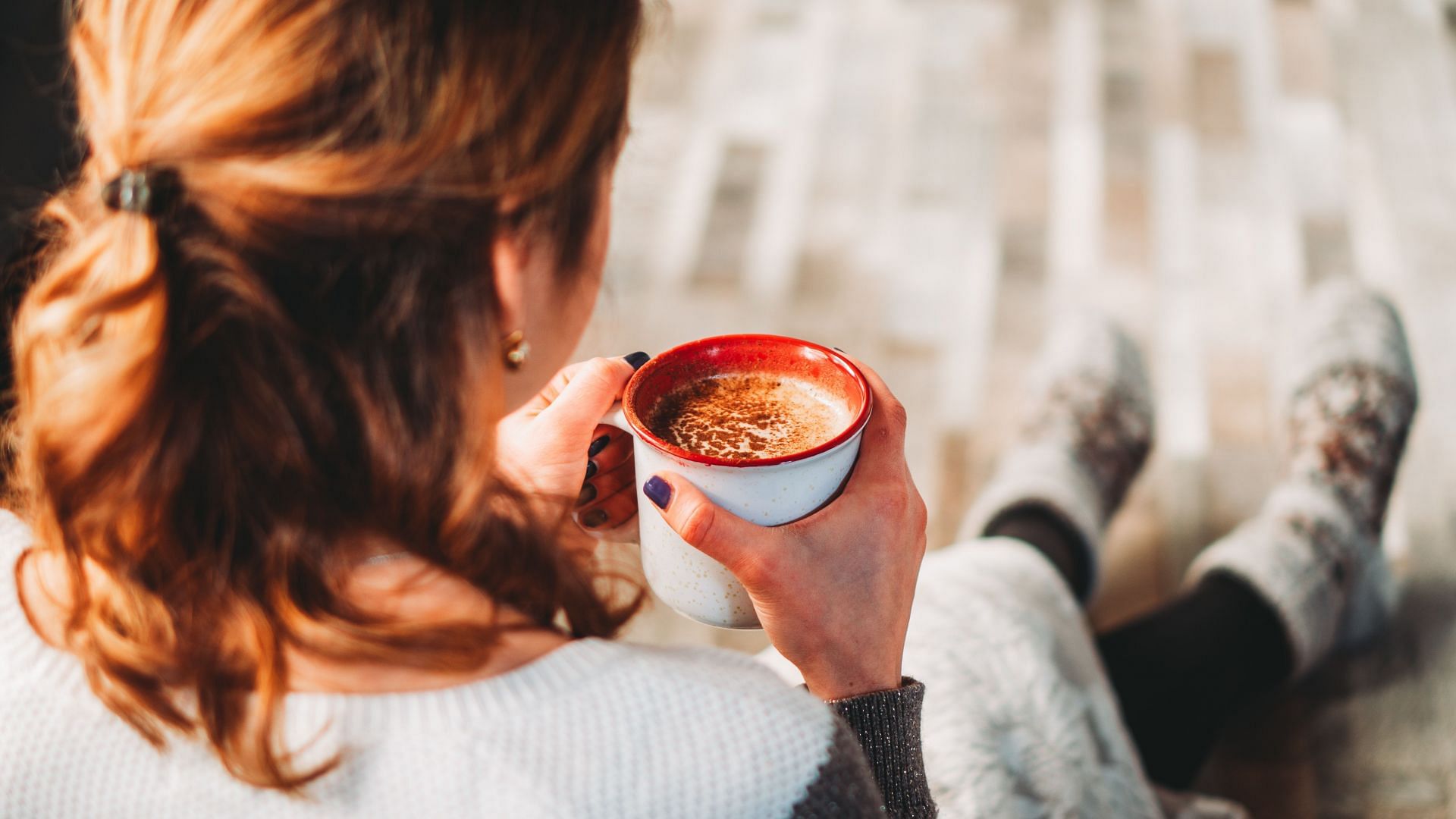 Excessive daily coffee consumption can cause headaches. (Image via Pexels/ Chait Goli)