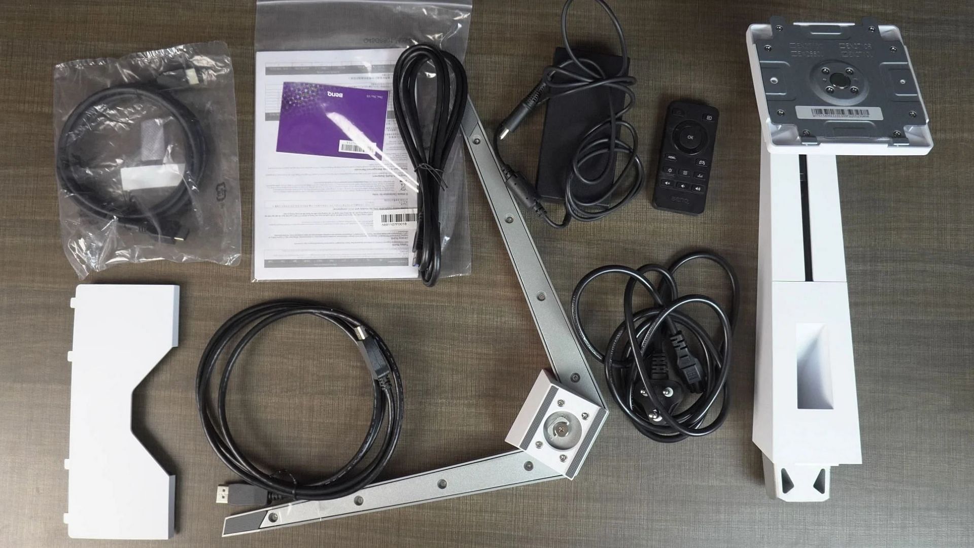 The accessories bundled with the monitor (Image via Sportskeeda)