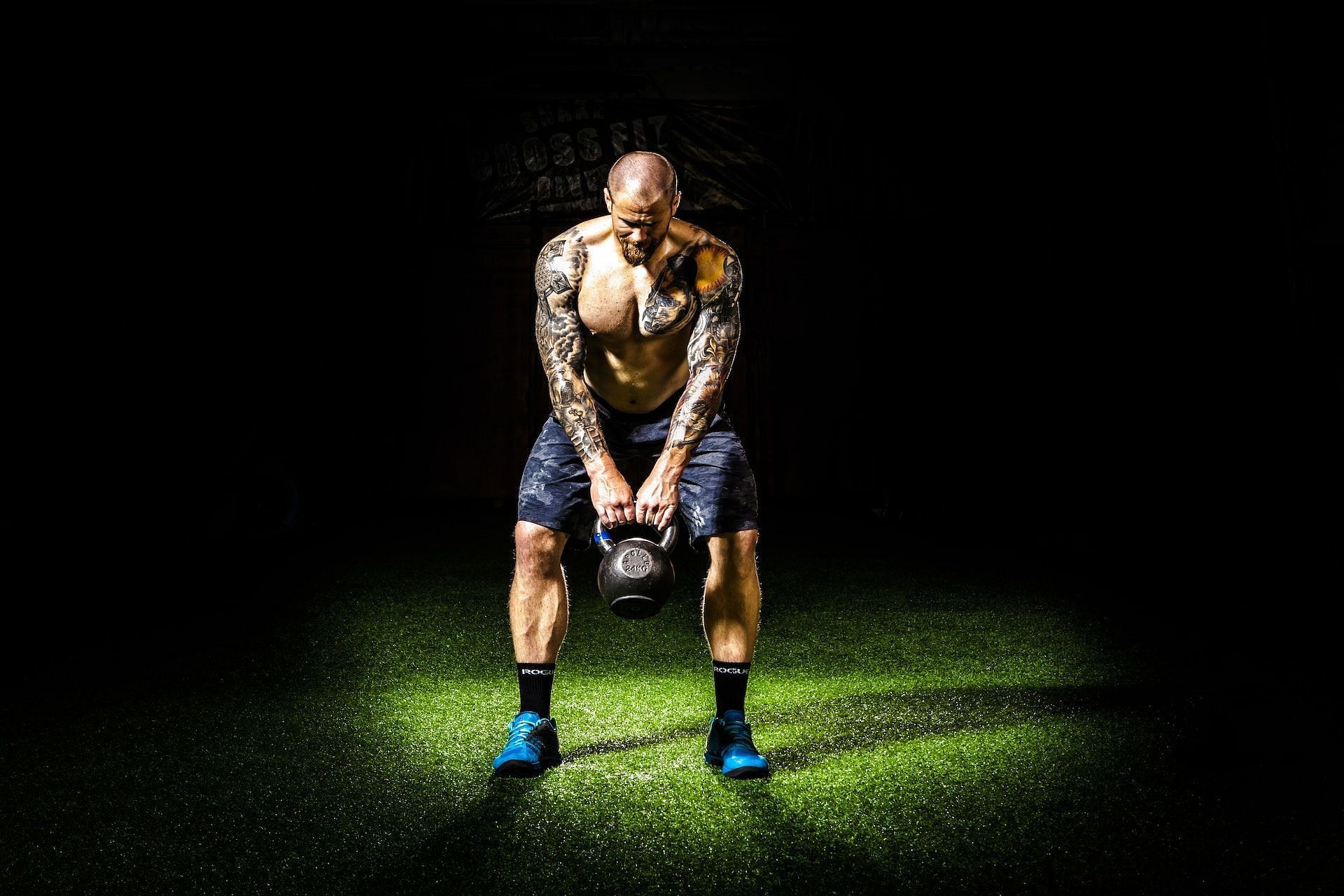 Kettlebell swing help build strength in your posterior chain muscles. (Photo via Pexels/Binyamin Mellish)