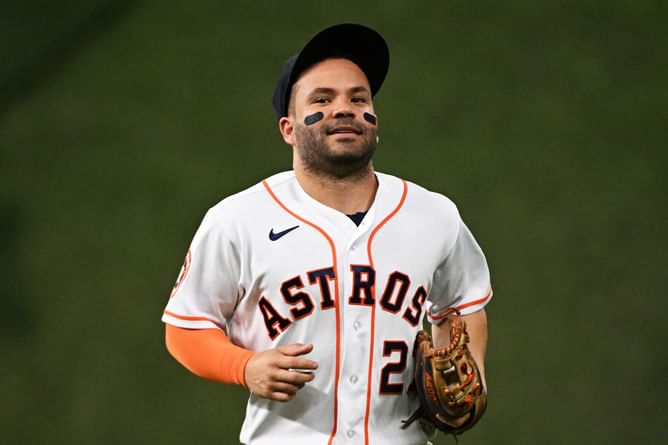 MLB reporter celebrates special occasion with comical message for New York fans: "Happy Father's Day to Jose Altuve for being a Daddy to the Yankees"