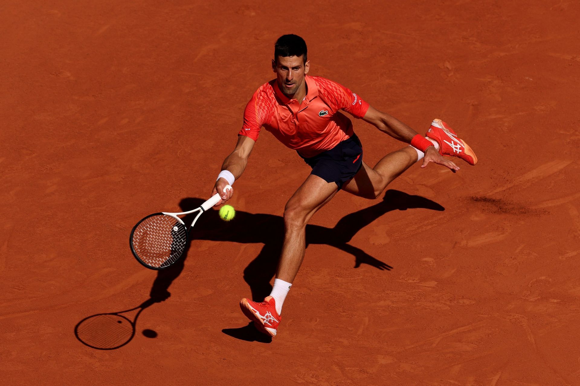 Novak Djokovic advances to the quarter-finals
