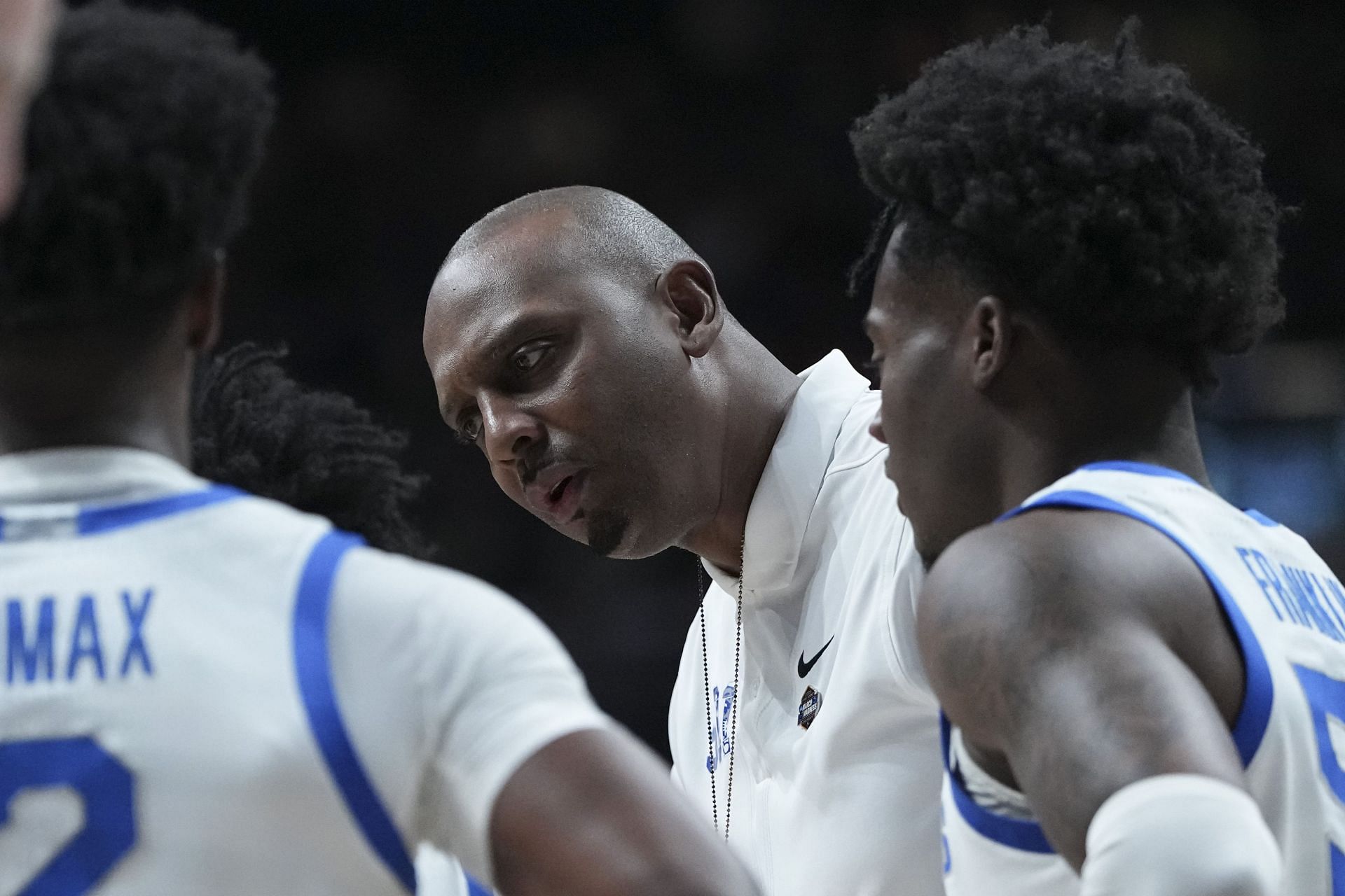 Head coach Penny Hardaway of the Memphis Tigers talks with the team: Florida Atlantic v Memphis