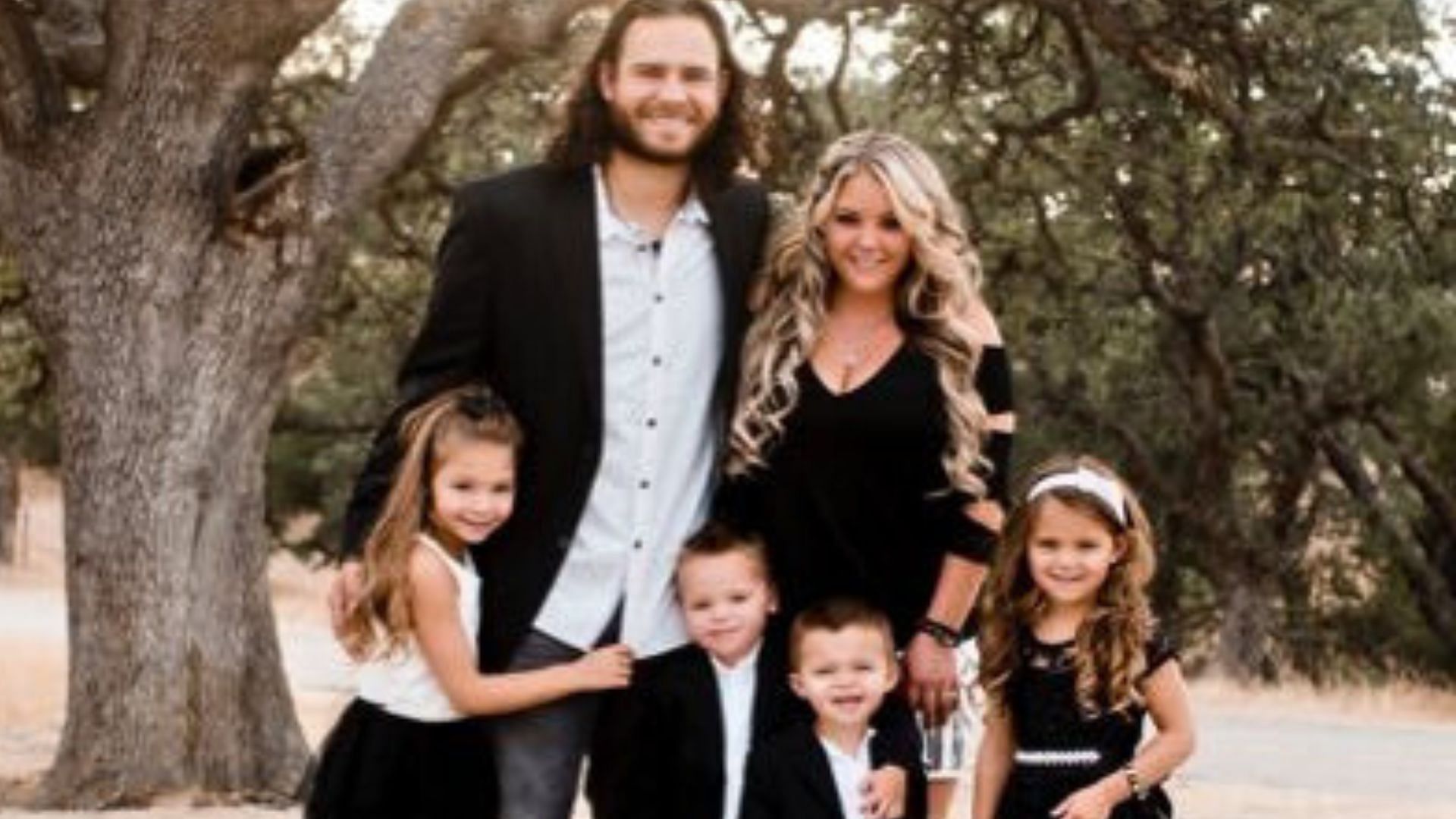 Brandon Crawford of the San Francisco Giants and Jalynne Crawford with their children