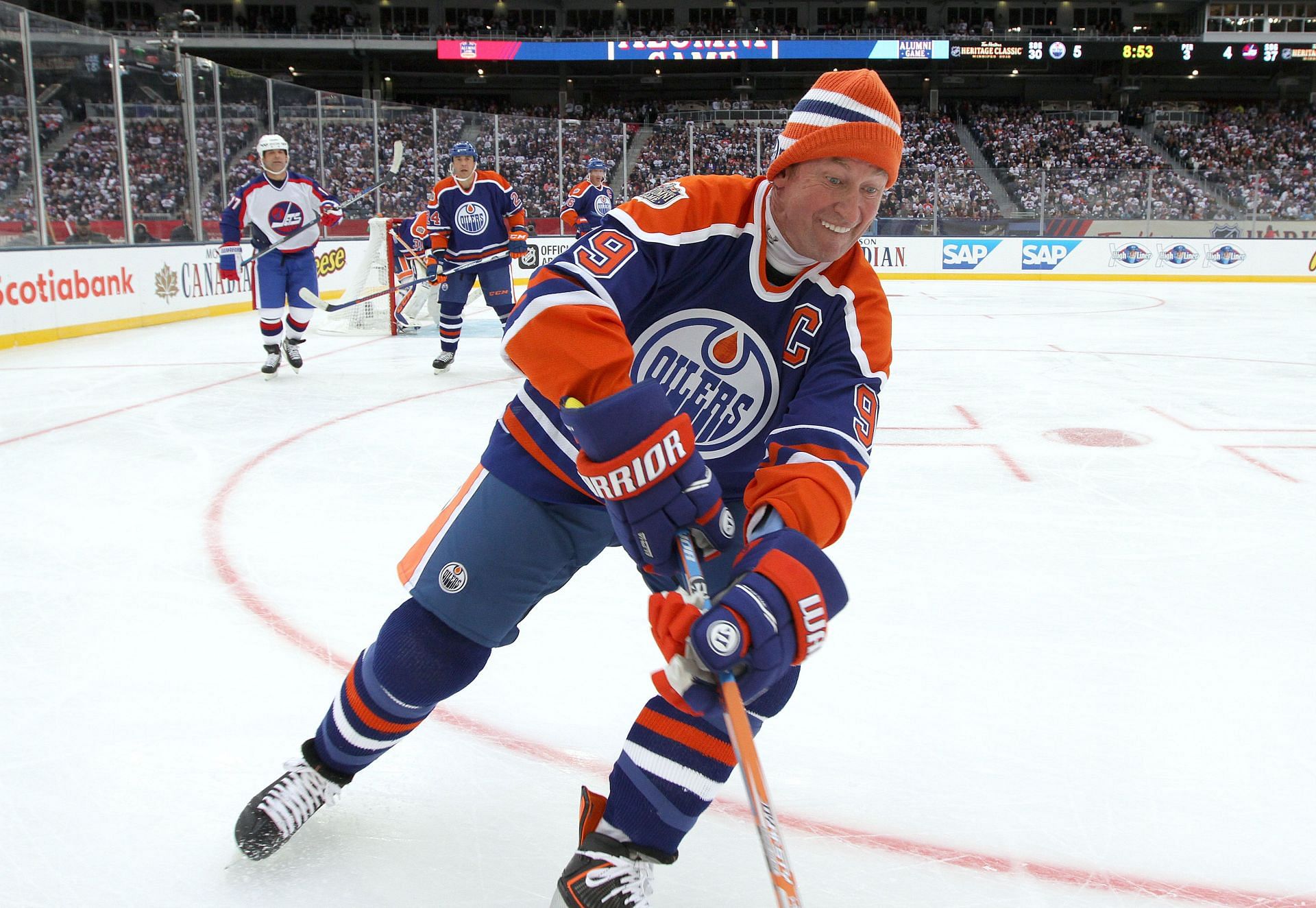 Gretzky compiled 583 goals and 1086 assists with the Oilers from 1979-1988