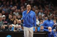 Penny Hardaway coaches his team