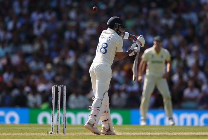 "It looked like an unplayable ball" - Sunil Gavaskar feels Virat Kohli could have negotiated Mitchell Starc better off the backfoot