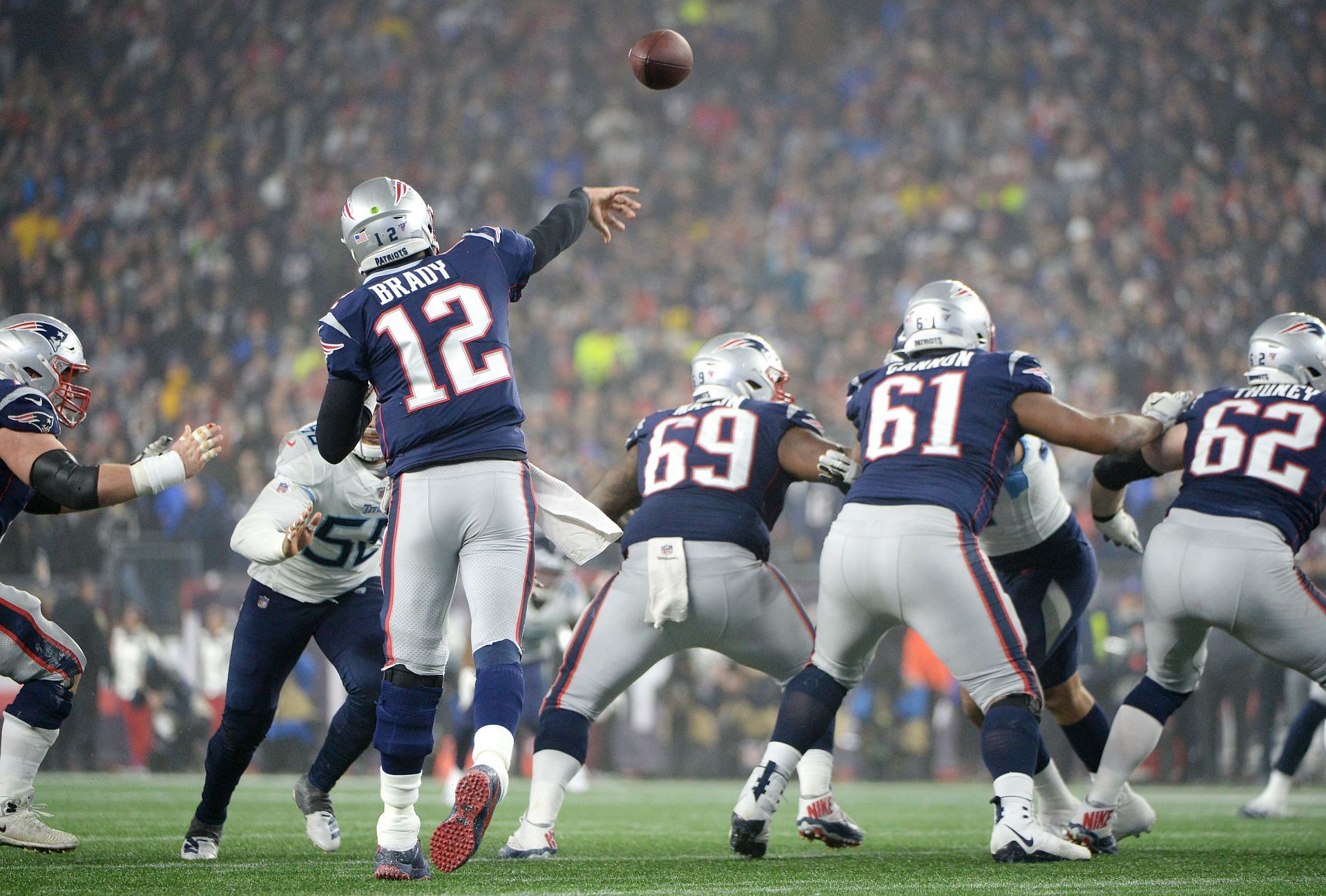 Tom Brady's Six Touchdowns Help Patriots Pound Titans 59-0 