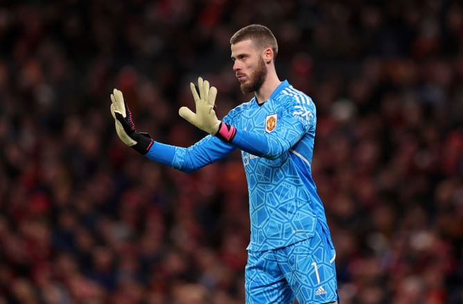 Manchester United make staggering €80m bid to sign goalkeeper as David de Gea faces uncertain future - Reports