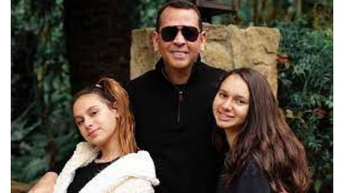 Alex Rodriguez with his daughters