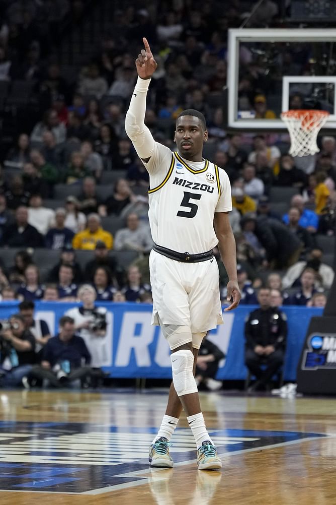 Who are D'Moi Hodge's Parents, Courtney Hodge and Cleopatria King Defreitas? A closer look at the Missouri Guard's private life