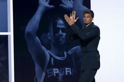 Victor Wembanyama "goes big" having a fun time with Spurs' legends for a rookie dinner