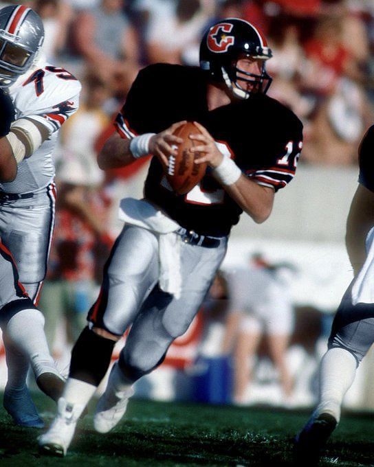 Buffalo Bills quarterback Jim Kelly celebrates the Bills first touchdown  against the New York Giants in Super Bowl XXV in Tampa on Jan. 27, 1991.  Kelly is expected to announce his retirement