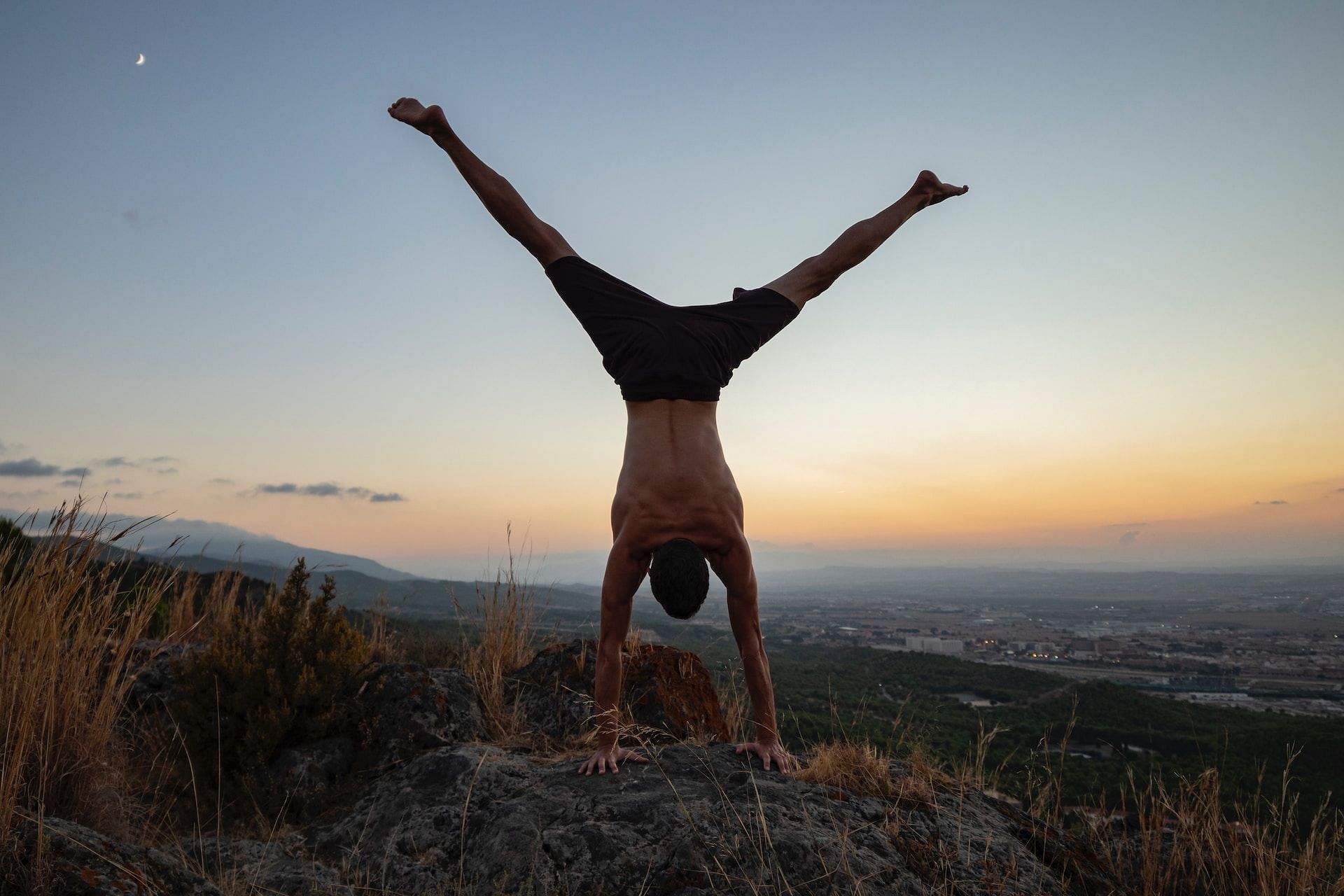 How to do a handstand. (Image via Unsplash/ Eduardo Madrid)