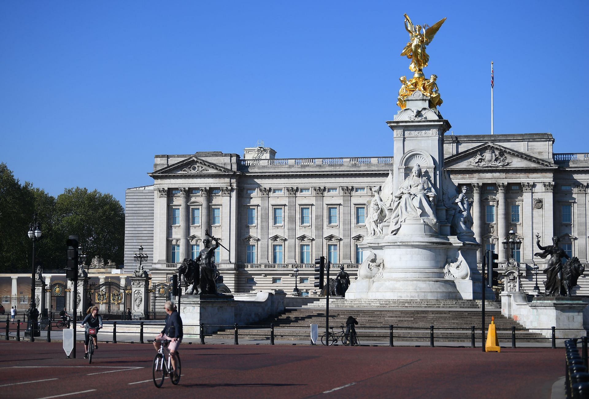 Views of the iconic Buckingham Palace, London. (Image via Getty)