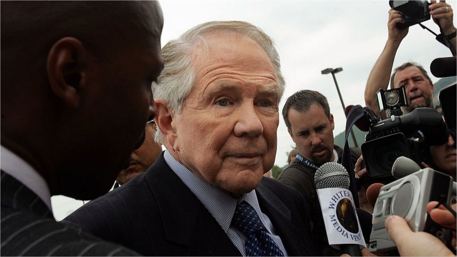 Pat Robertson recently died at the age of 93 (Image via Mario Tama/Getty Images)