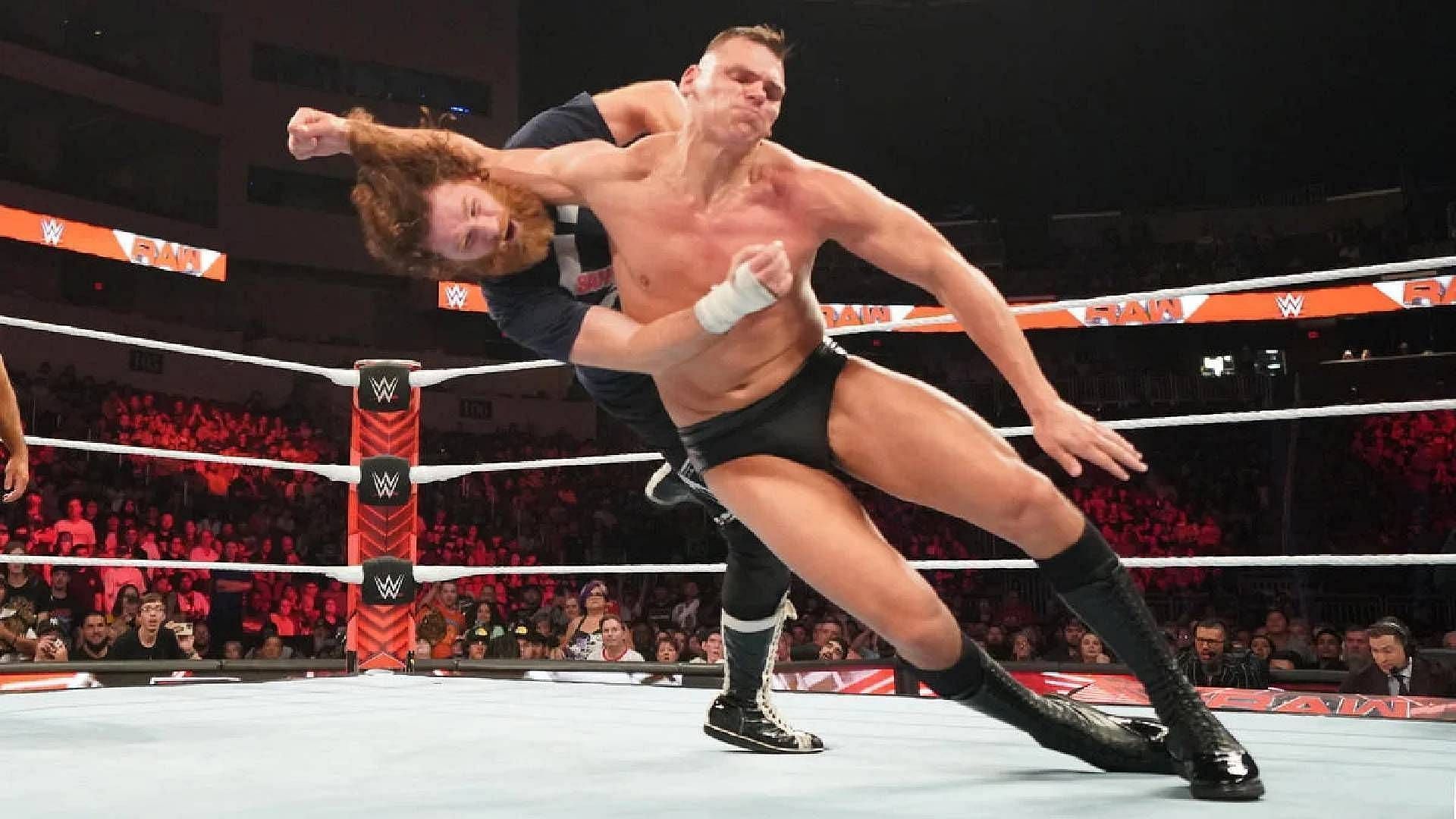 WWE Raw में गुंथर ने जीत दर्ज की 
