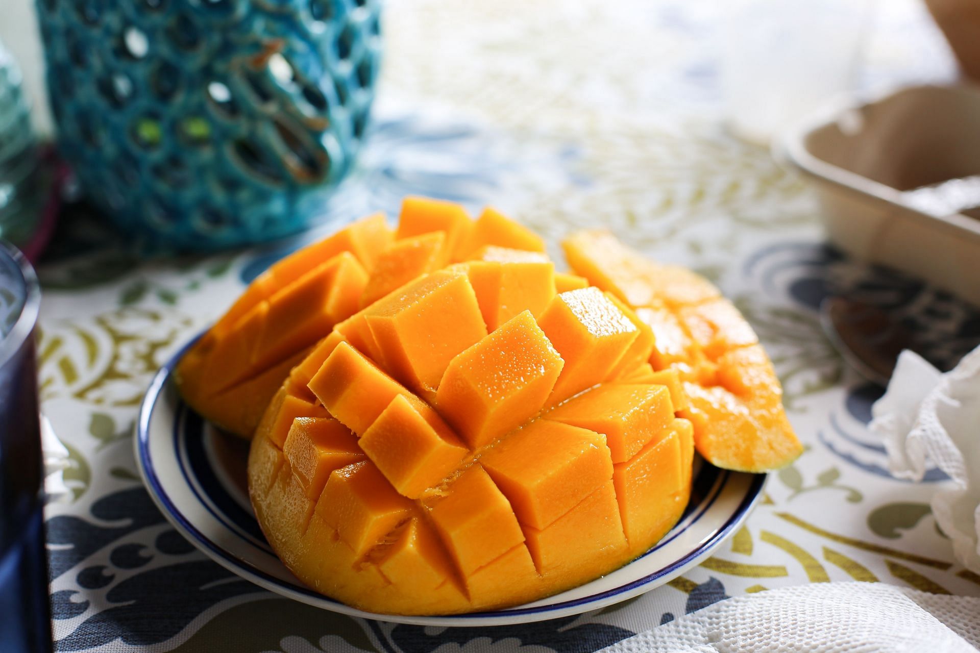 Benefits of eating a mango ( image via unsplash / desirae)