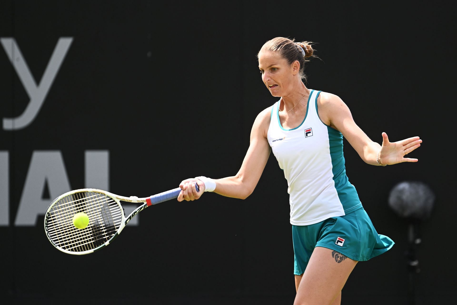 Karol&iacute;na Pl&iacute;&scaron;kov&aacute; plays a forehand at Rothesay International Eastbourne