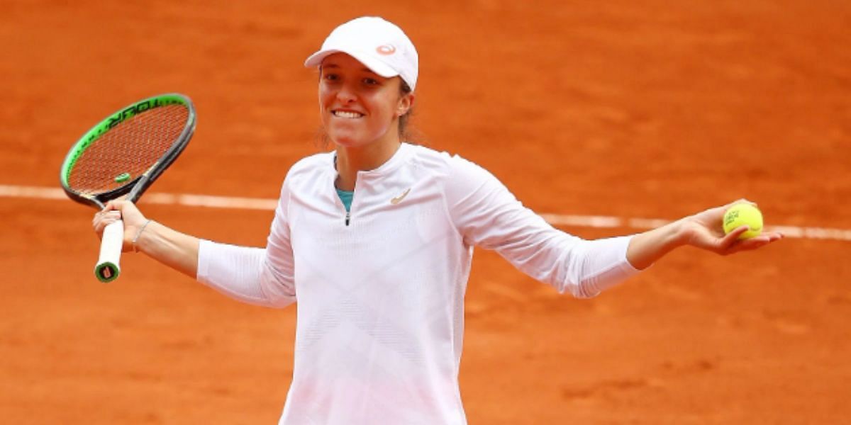 Iga Swiatek cruised her way to the fourth round of the French Open