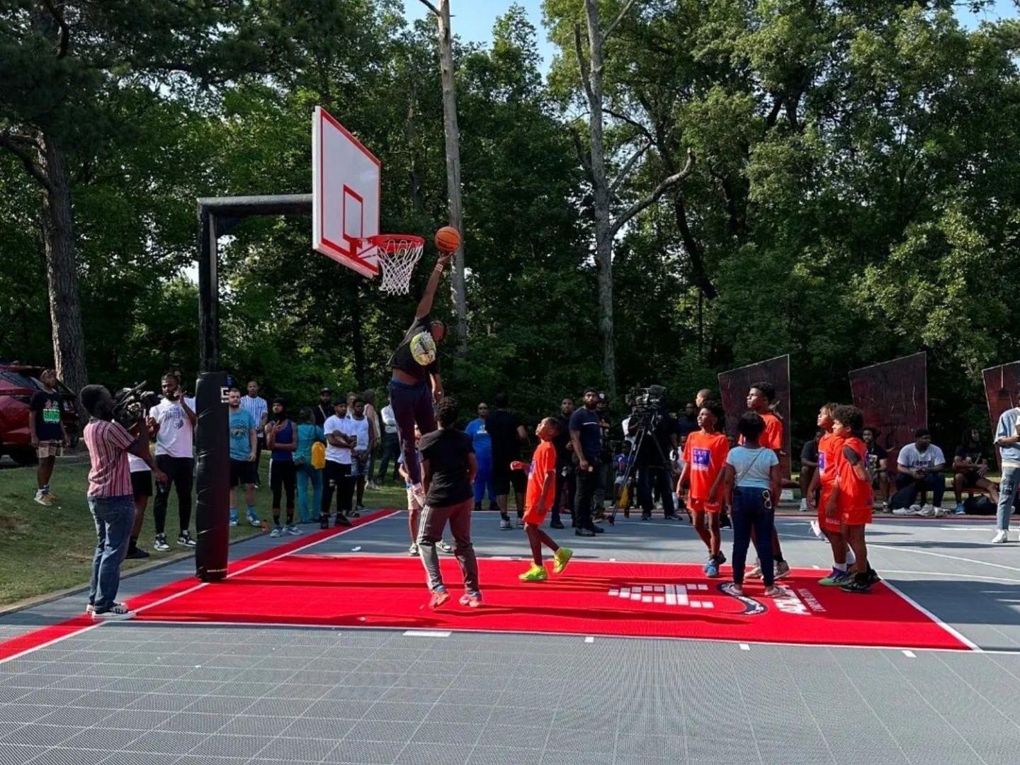 NLE Choppa plays basketball on the court he donated alongside Nancy Liebarman at the Raleigh Community Center in Memphis. Photo: (Nancy Lieberman Charities/Instagram)