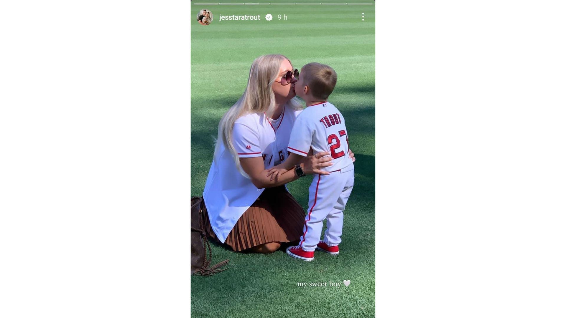 Mike Trout&#039;s wife and son having fun during the LA Family Day