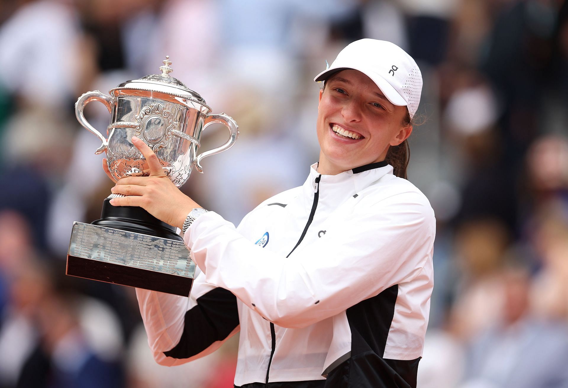 Iga Swiatek pictured with the 2023 French Open trophy.