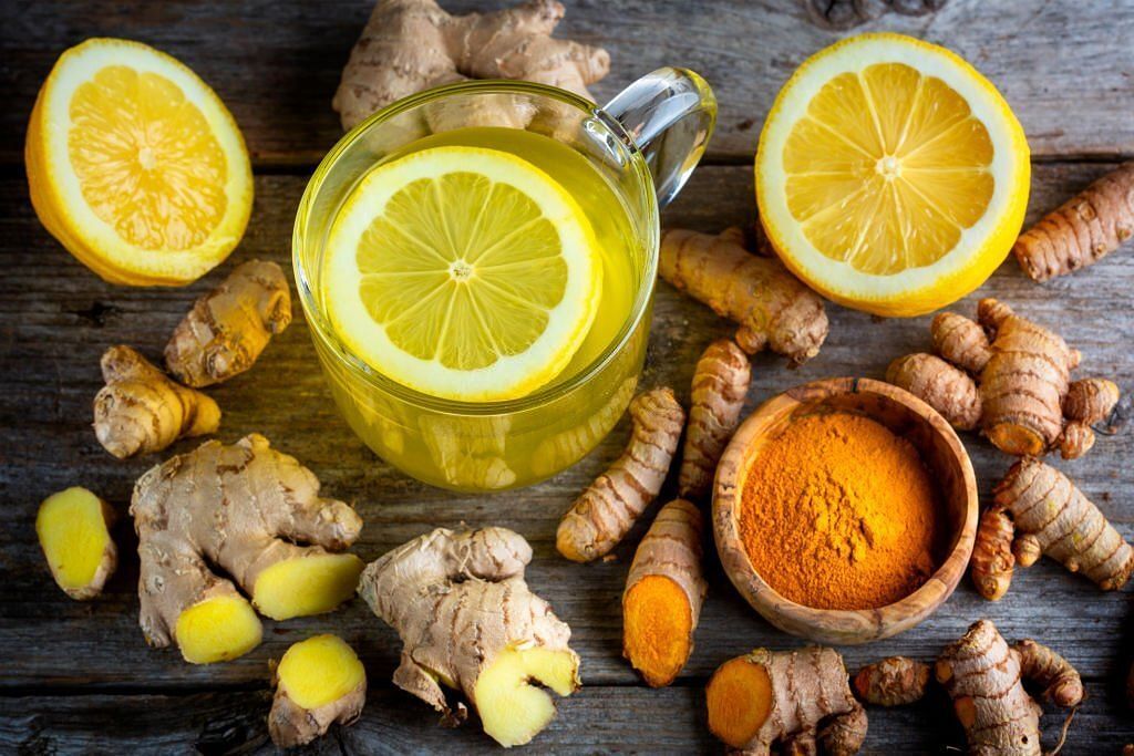 Curcuma longa and ginger, powder, rhizomes and tea. Complementary medicine