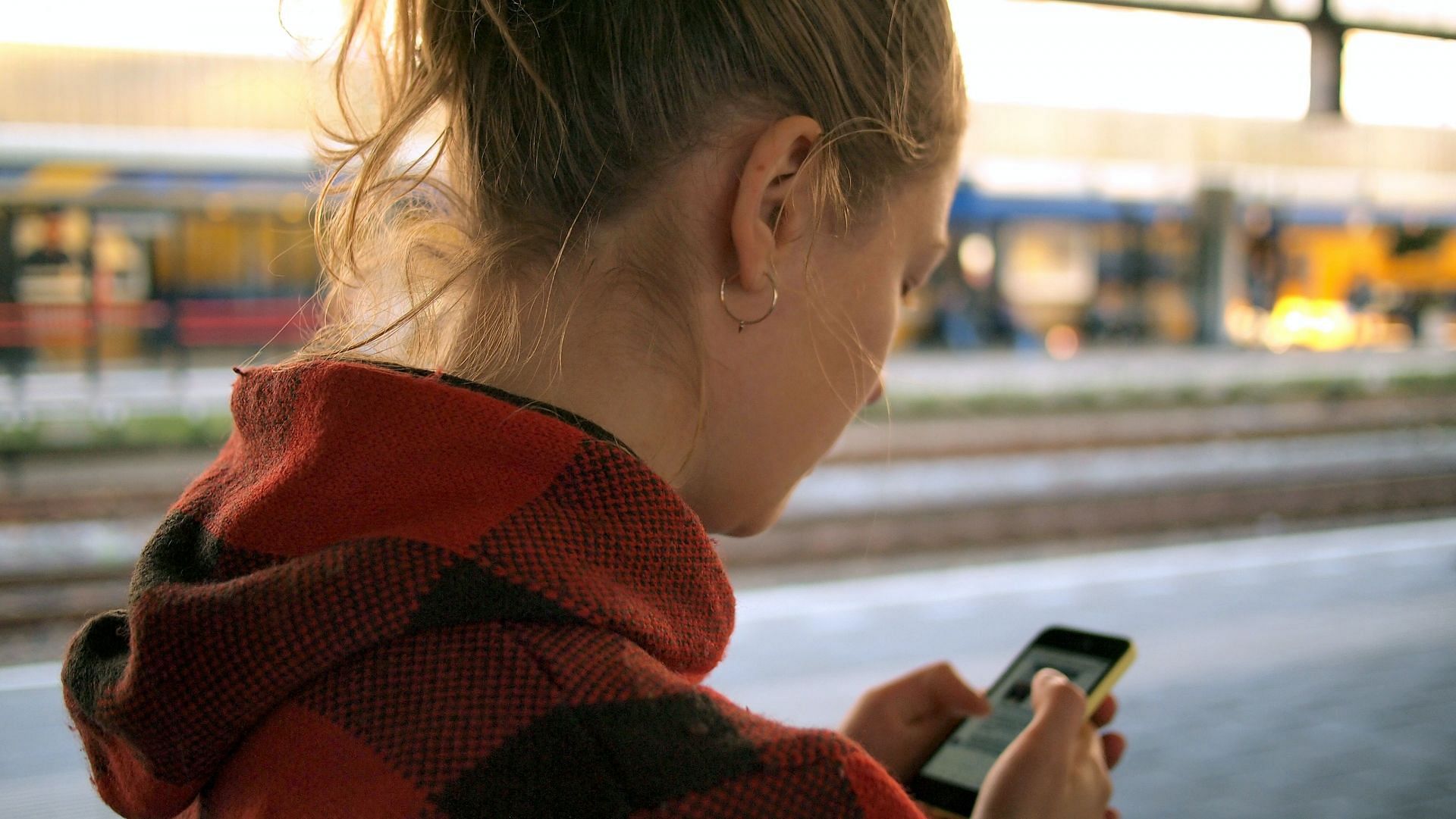 how grayscale can reduce screen time? (image via unsplash / daria nepriakhina)