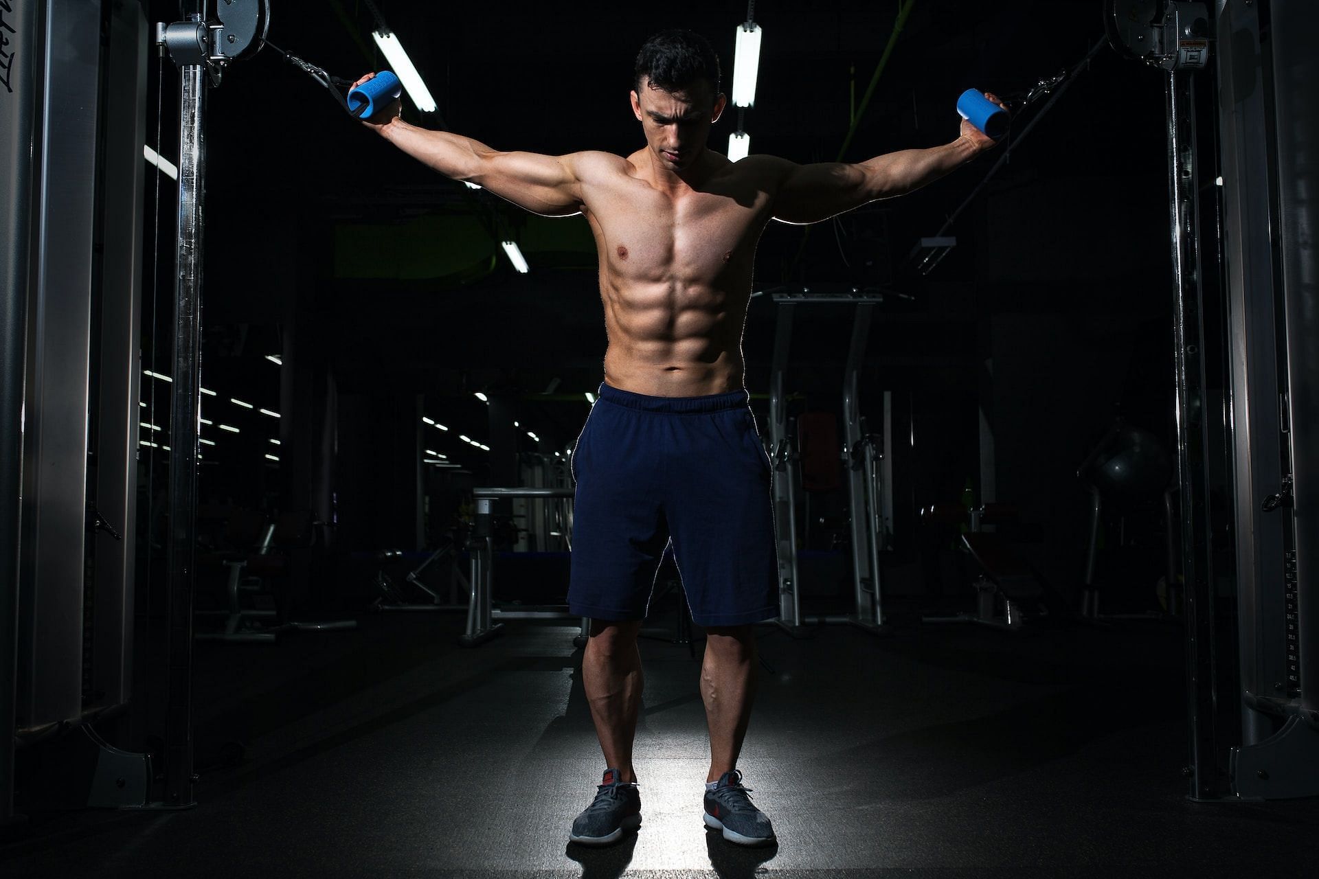 Shoulder compound exercises (Photo by Valery Sysoev on Unsplash)