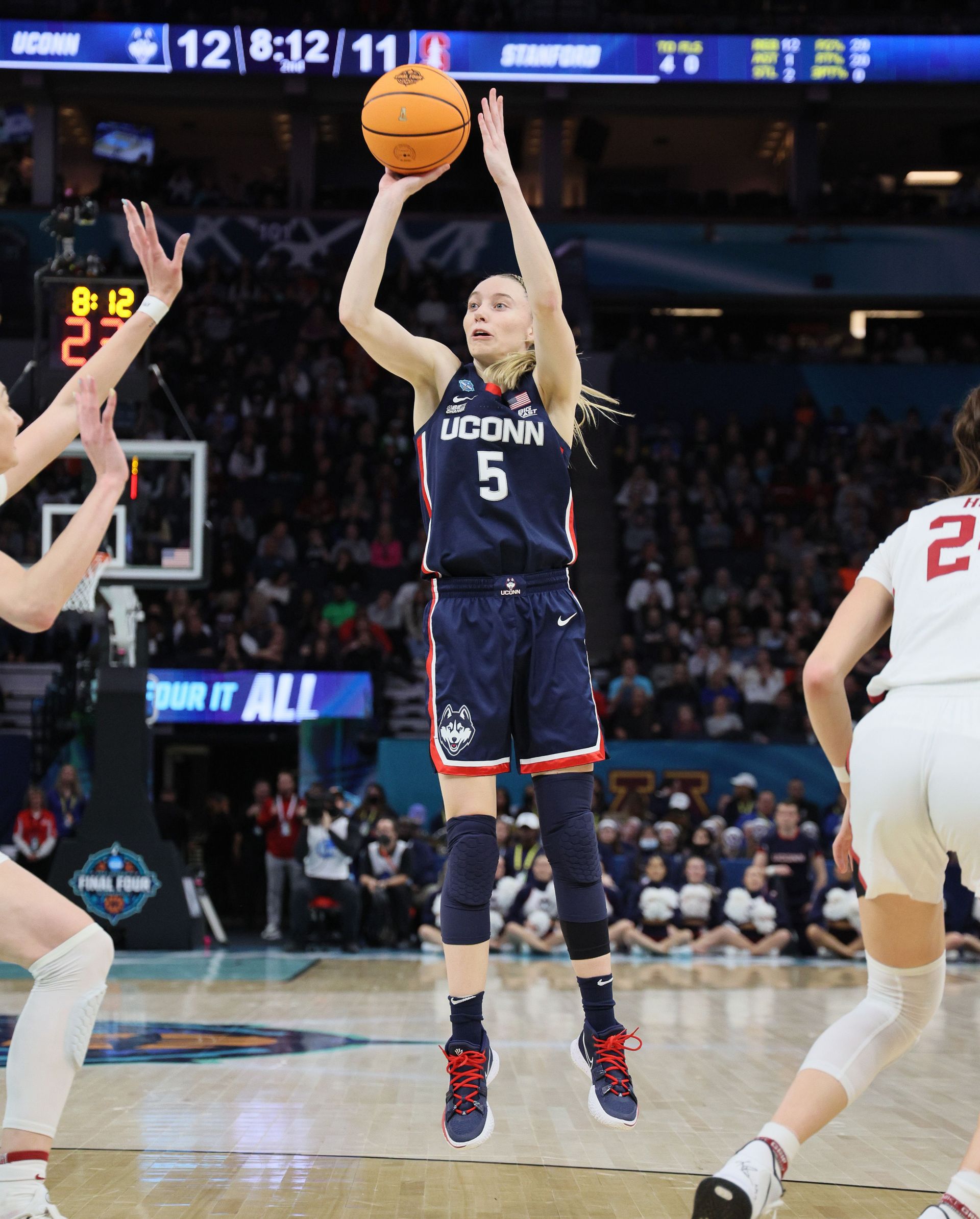 Who are Paige Bueckers' parents, Amy Dettbarn and Bob Bueckers? A glimpse into the UConn star's personal life
