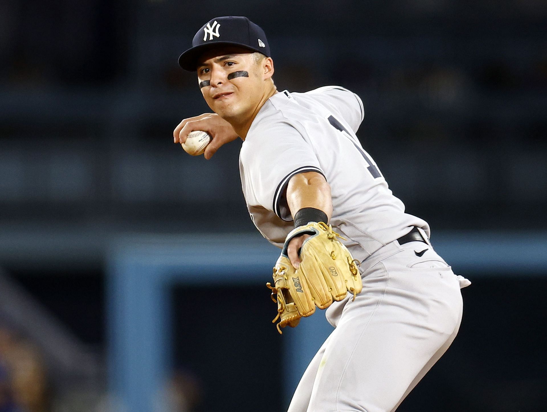 Anthony Volpe of the New York Yankees makes a th at Dodger Stadium