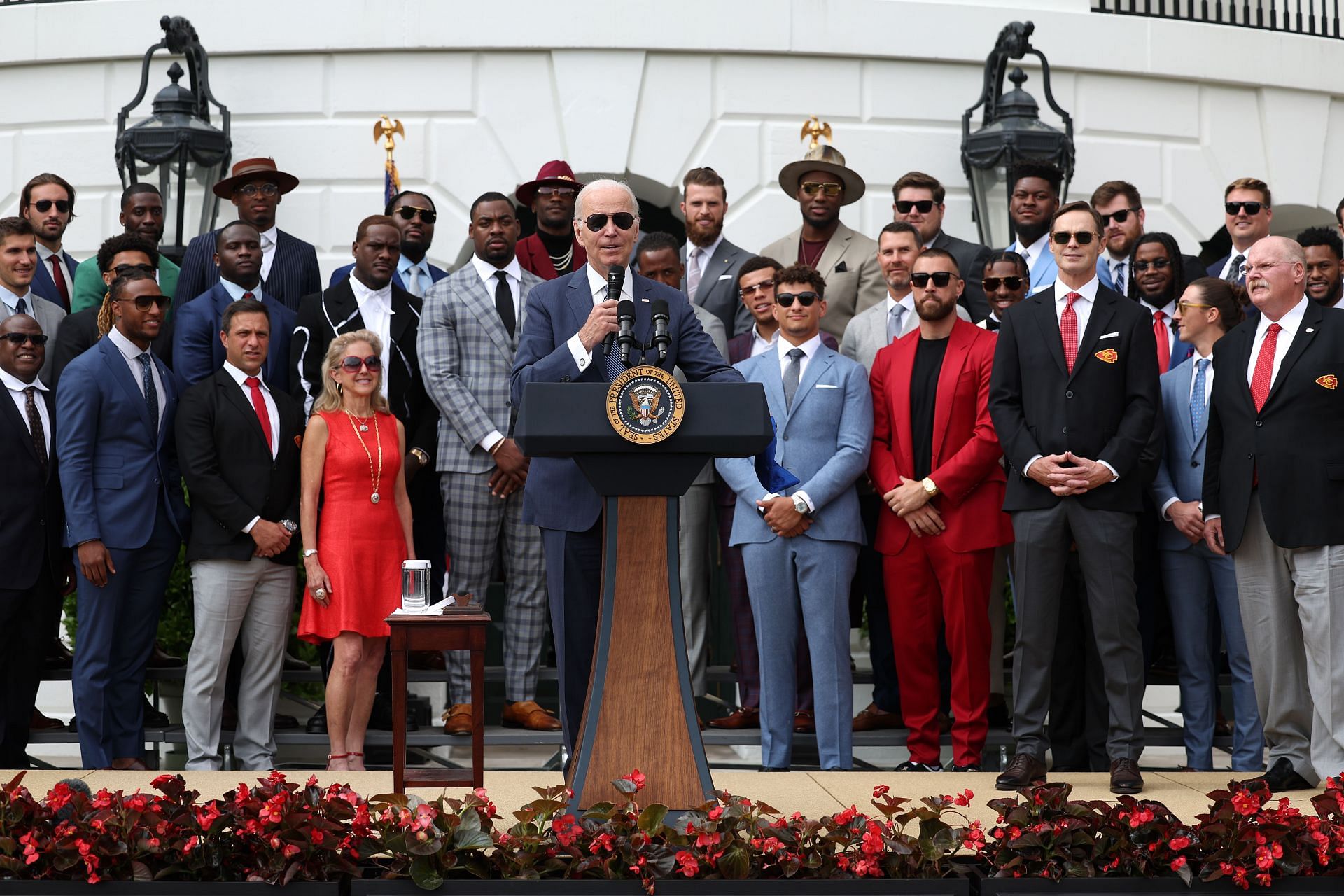 Chiefs' Patrick Mahomes stops Travis Kelce White House speech