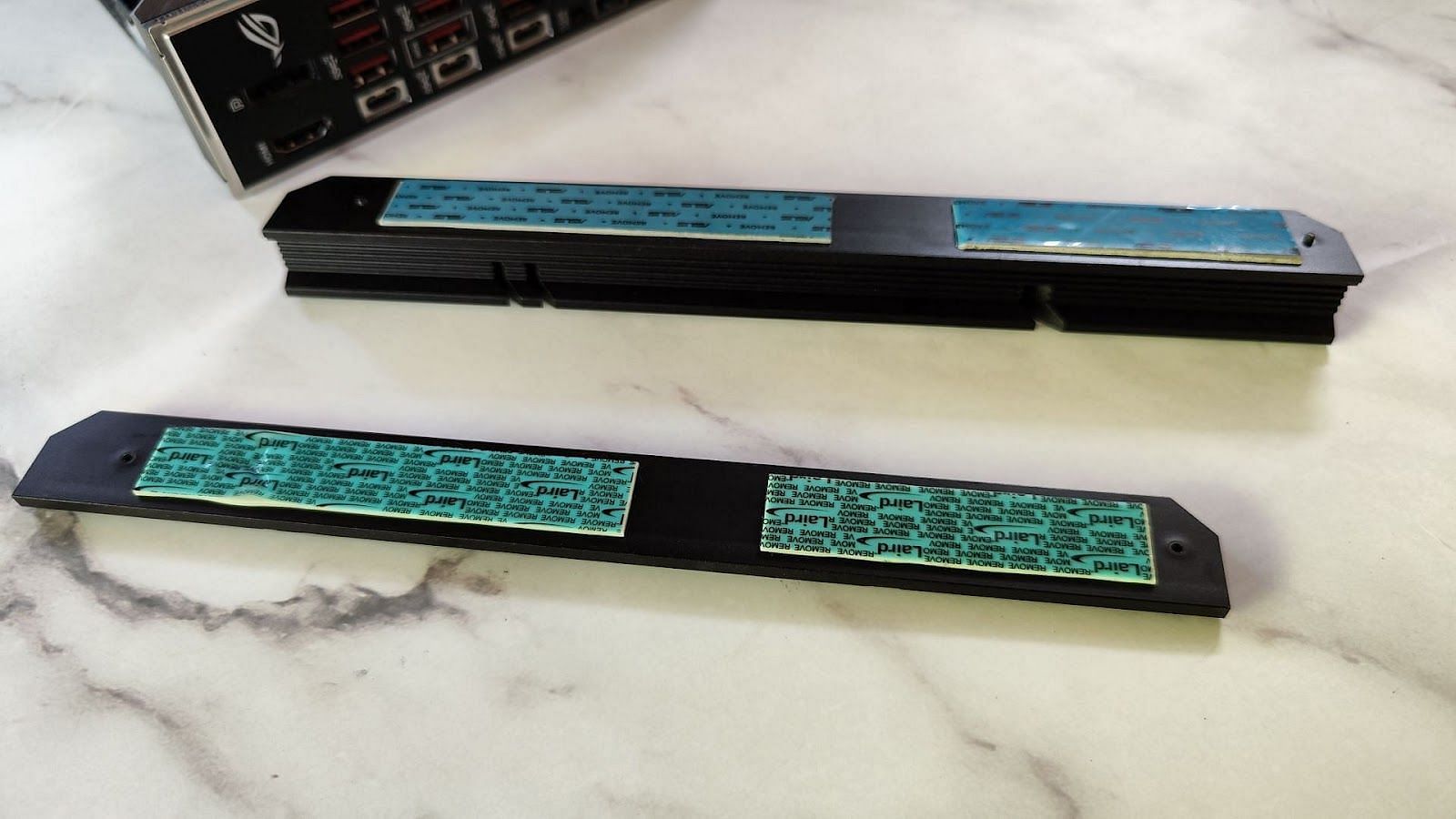 The heatsinks on the PCIe Gen 5 SSDs (Image via Sportskeeda)