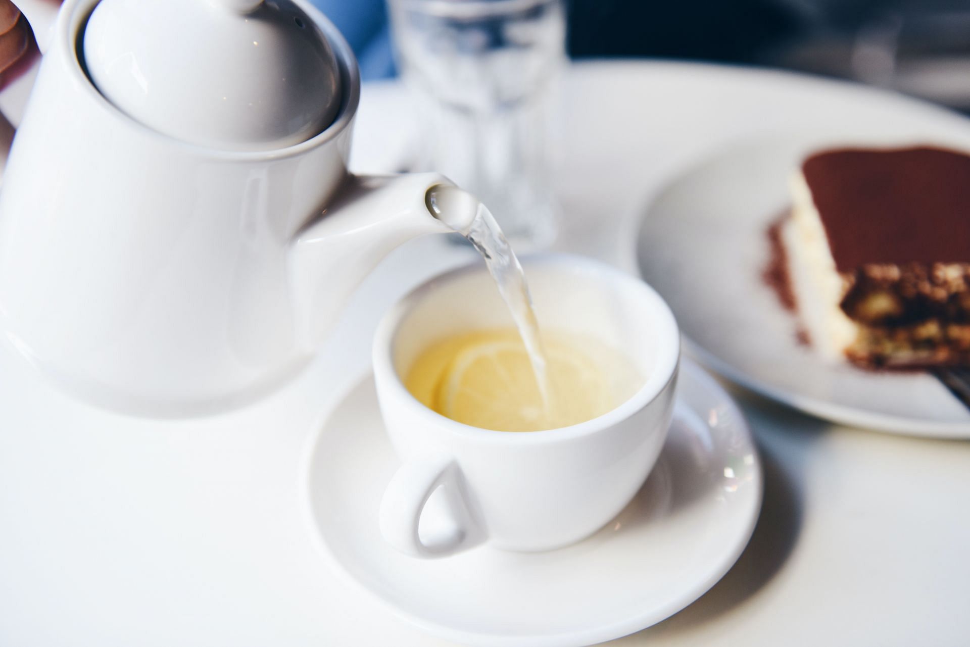 Potential health benefits of white tea ( Image via Unsplash / Suyheon choi)