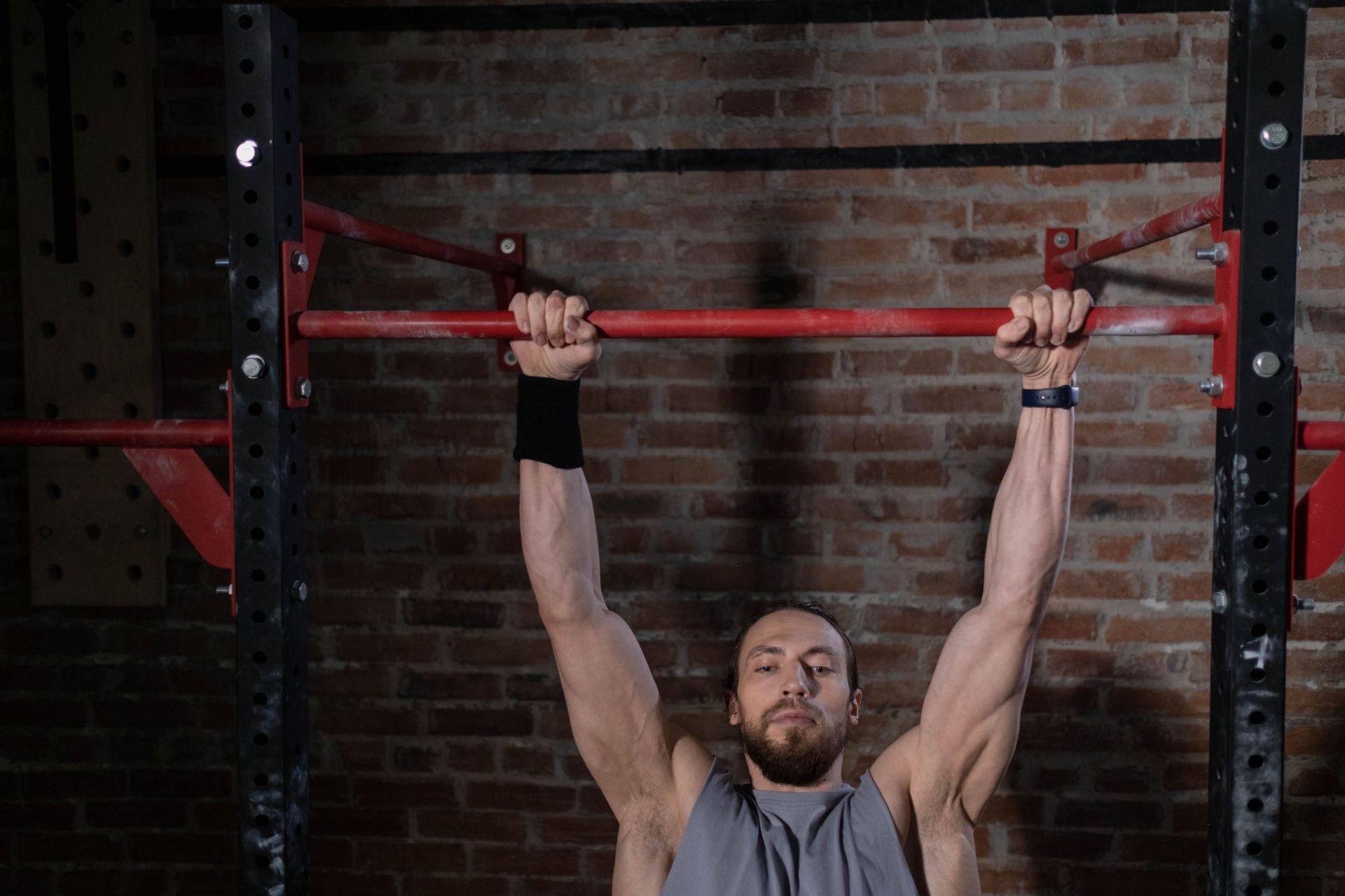 Pullups the correct way. (Image via Pexels/ Cottonbro Studio)