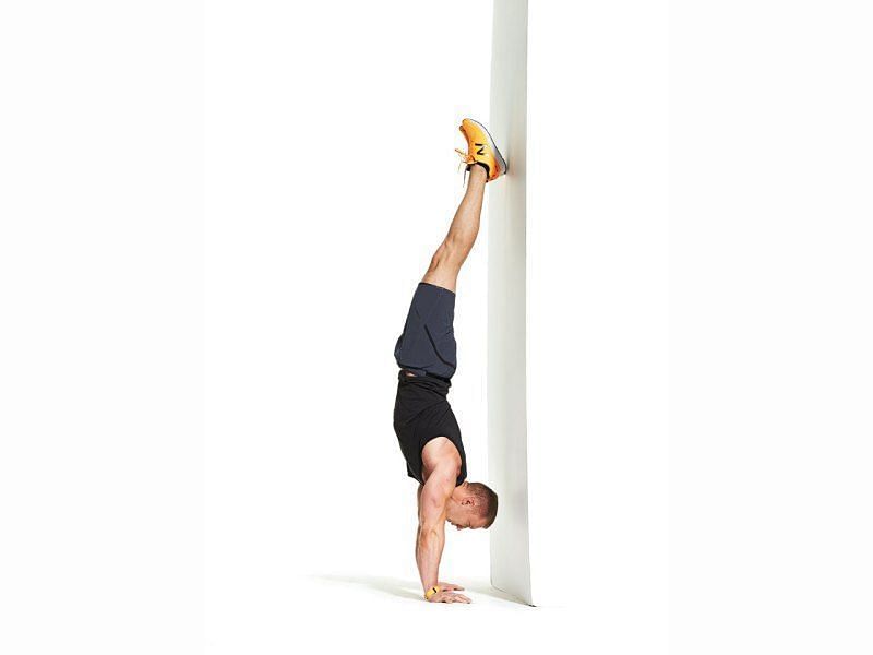 Handstand pushup tips. (Image via Pinterest)