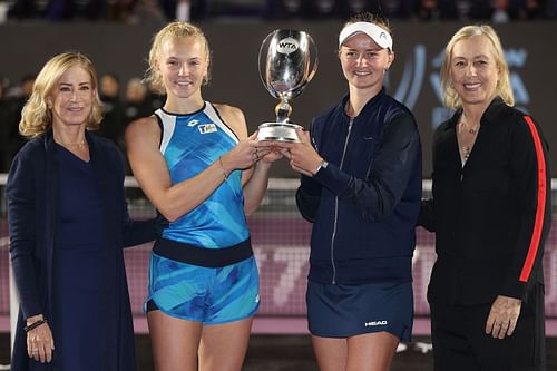 Chris Evert (first from left) and Martina Navratilova (first from right) at the 2021 WTA Finals