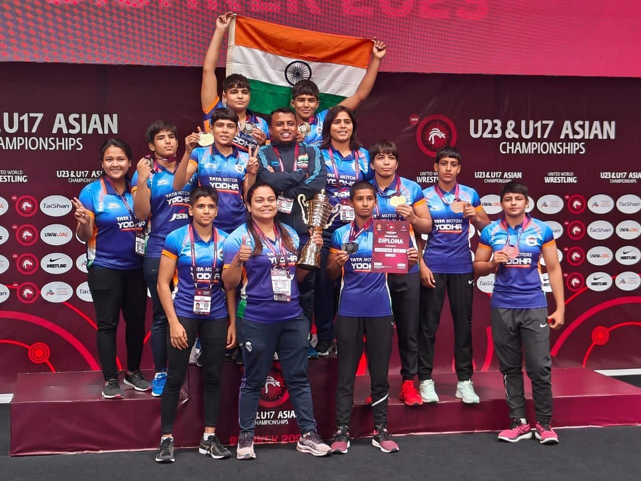 Indian grapplers with their medals [Image: SAI/Twitter]