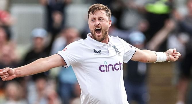 [Watch] Ollie Robinson provides crucial breakthrough as Cameron Green chops back onto stumps on Day 5 of Ashes opener