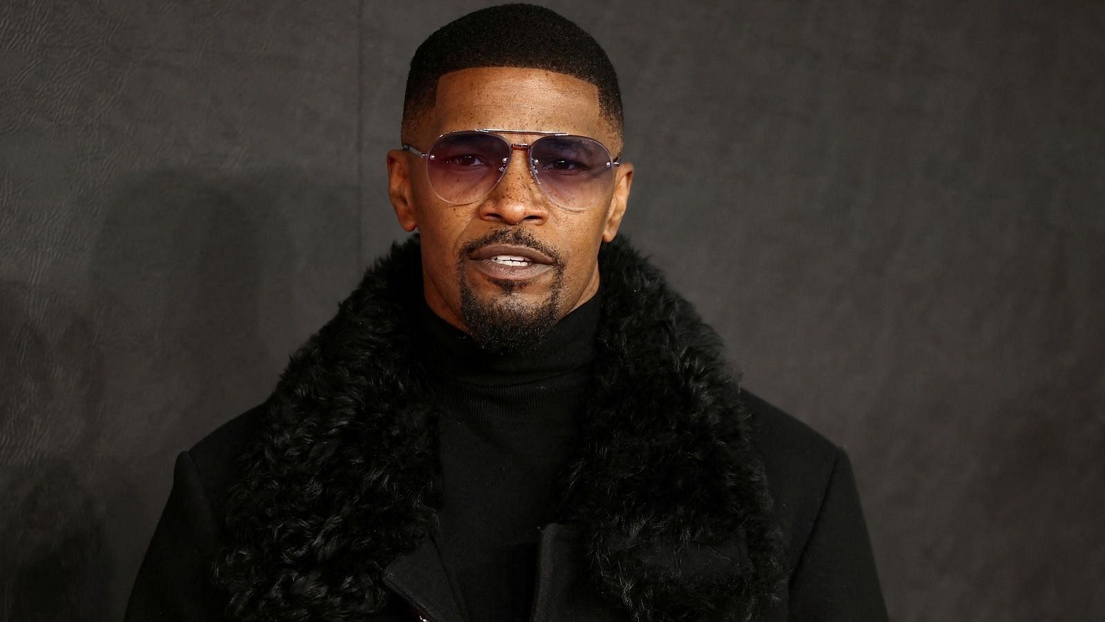 there have been circulating claims on social media that actor Jamie Foxx has suffered from blindness and paralysis following his COVID-19 vaccination. (Image via REUTERS)