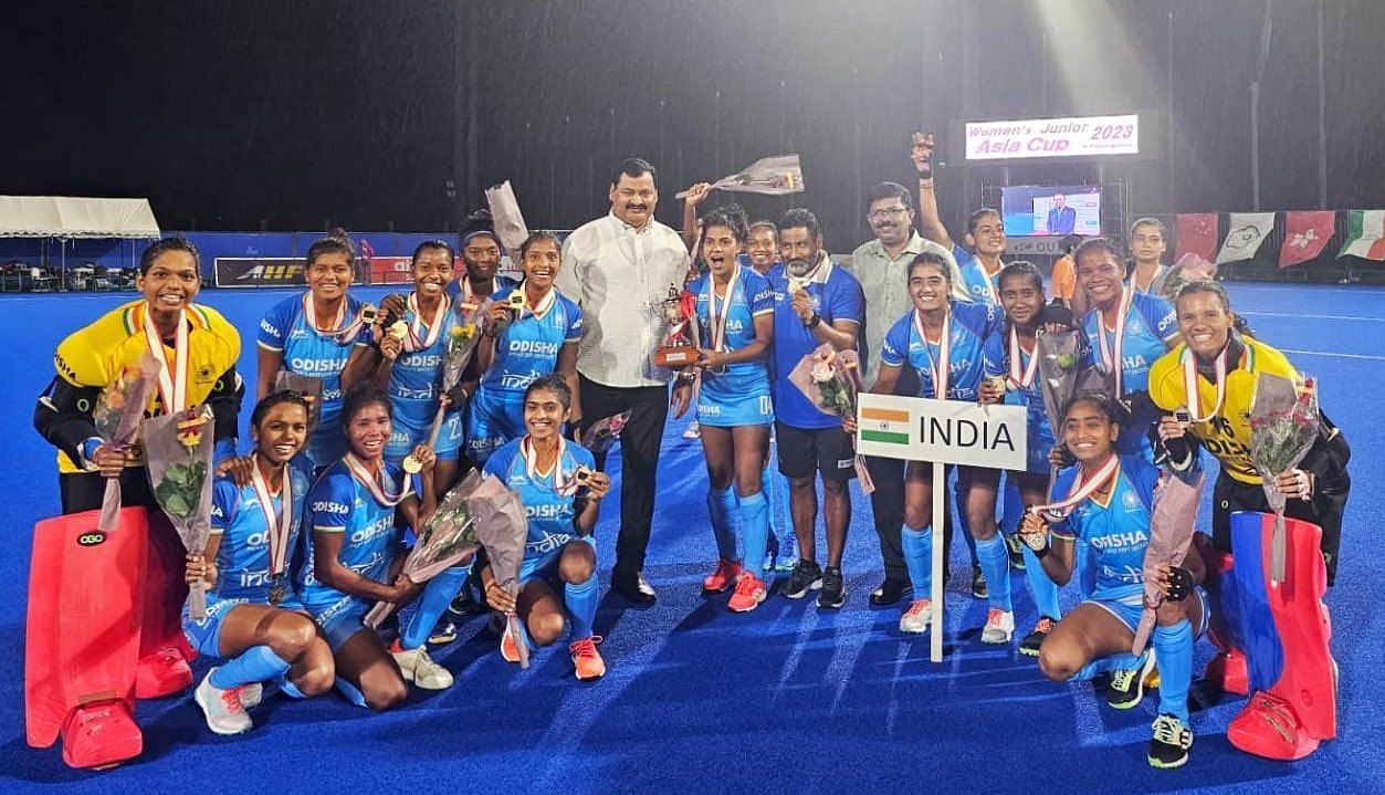 भारत को पहला जूनियर एशिया कप दिलाने वाली अंडर-21 महिला हॉकी टीम।