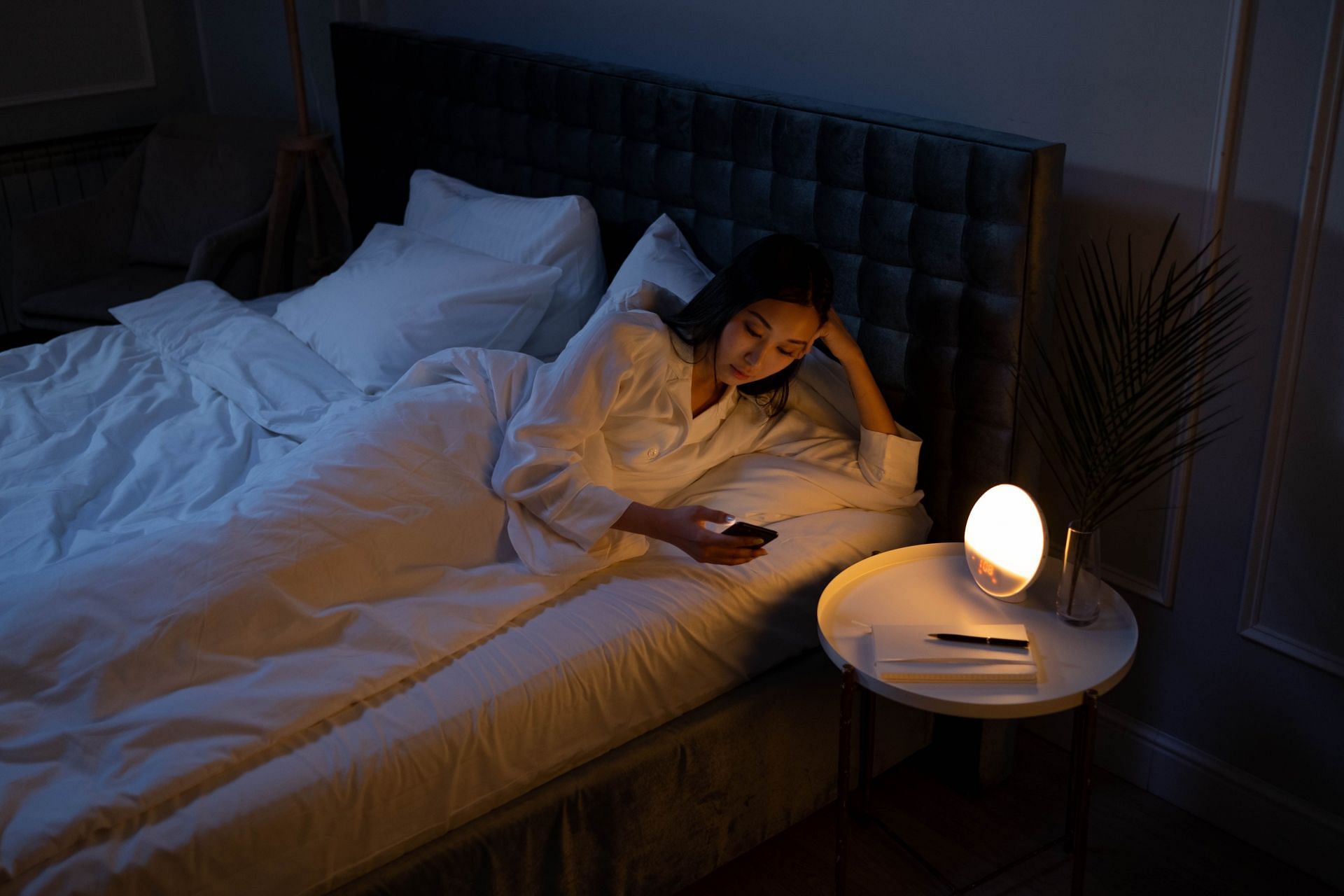 Treating insomnia (Image source/ Pexels)