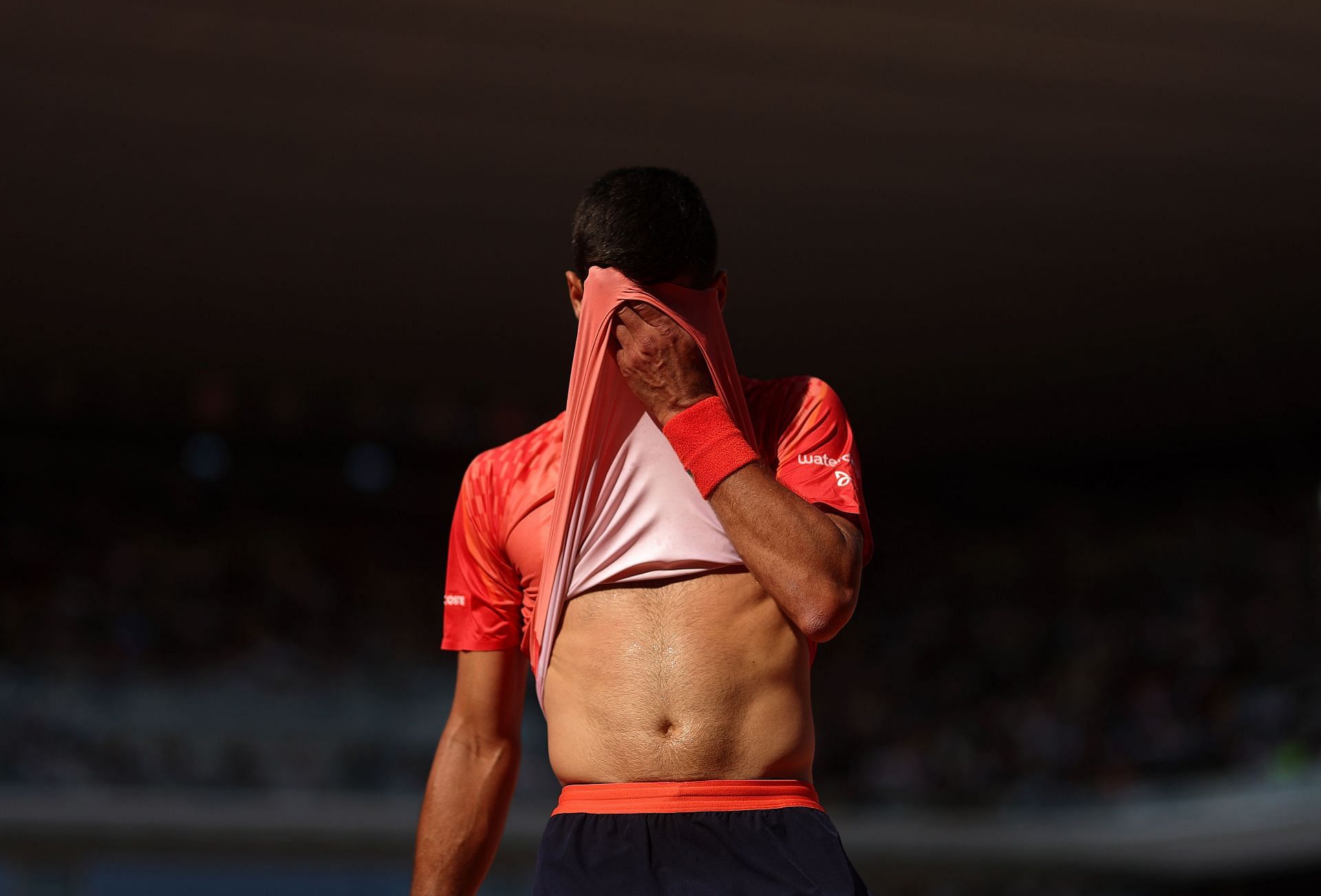 Novak Djokovic through to the fourth round at the 2023 French Open