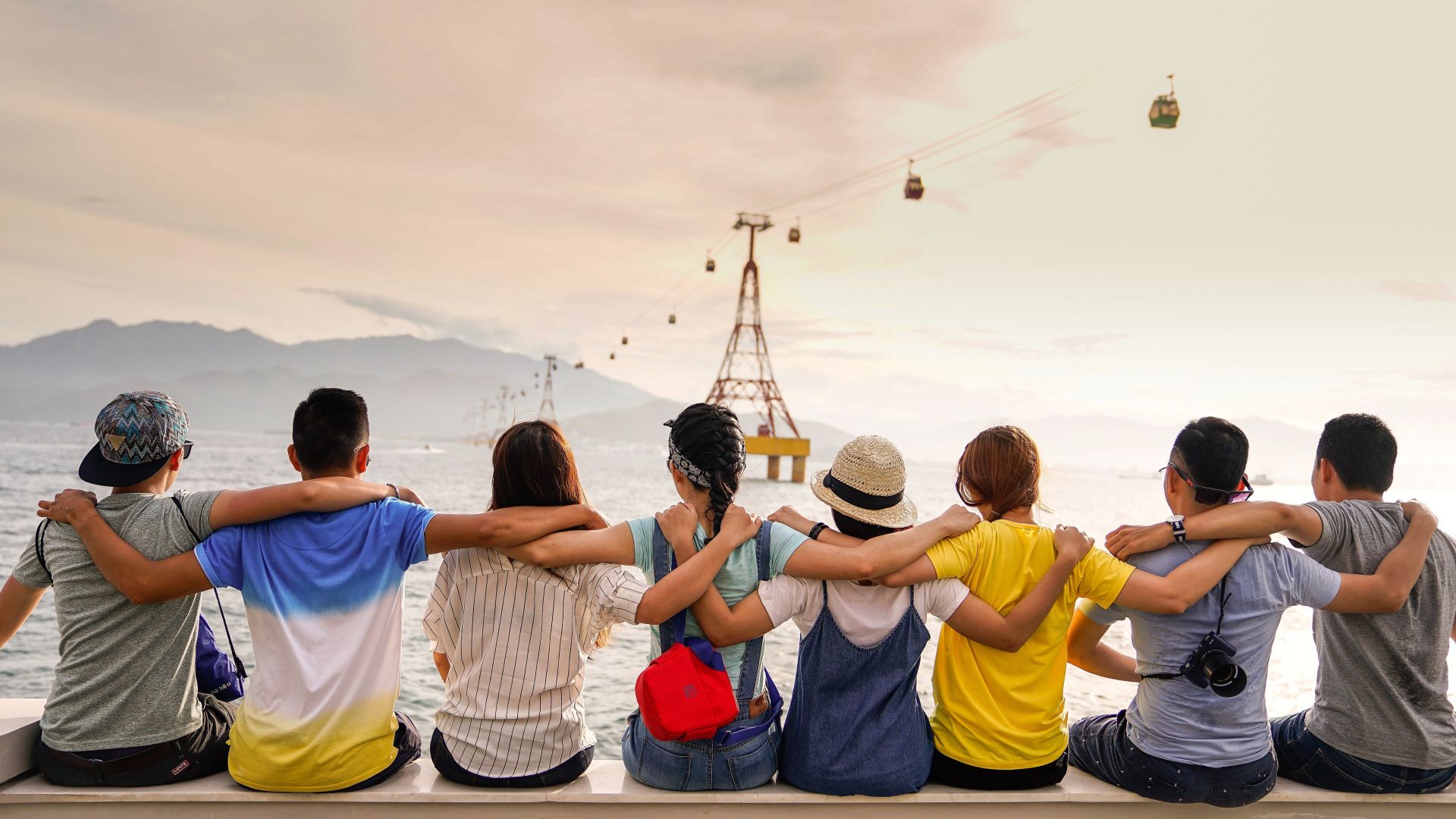 Group of friends (Image via Unsplash/Duy Pham)