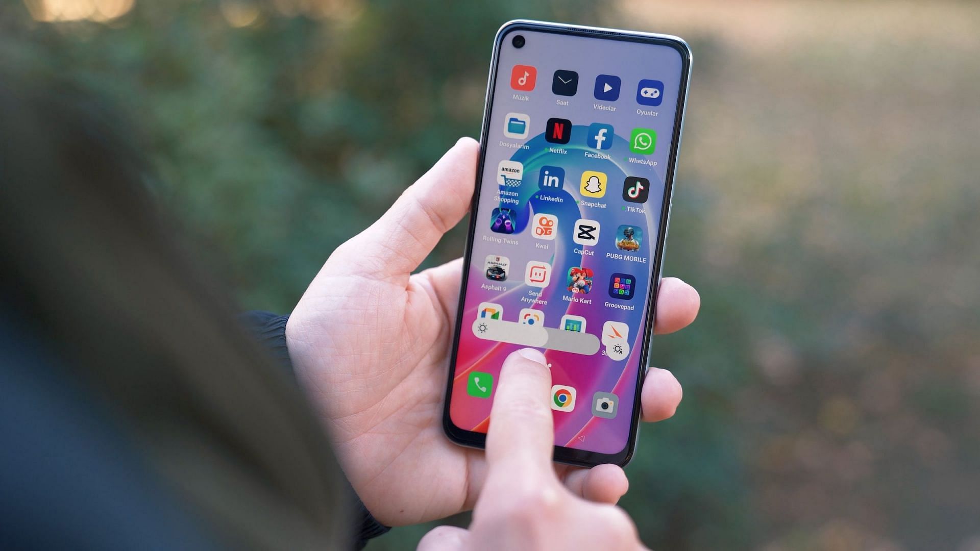 5 best budget smartphones with 4 GB RAM in 2023 (Image via Onur Binay/Unsplash)