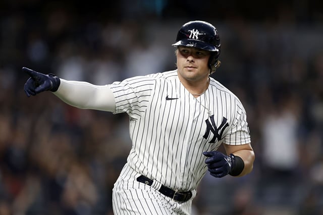 Luke Voit: WATCH: Luke Voit rocks a sleeveless jersey and hammers the ...