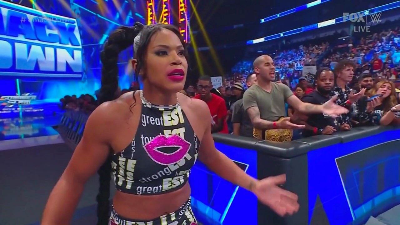 Bianca Belair teamed up with Charlotte Flair on SmackDown