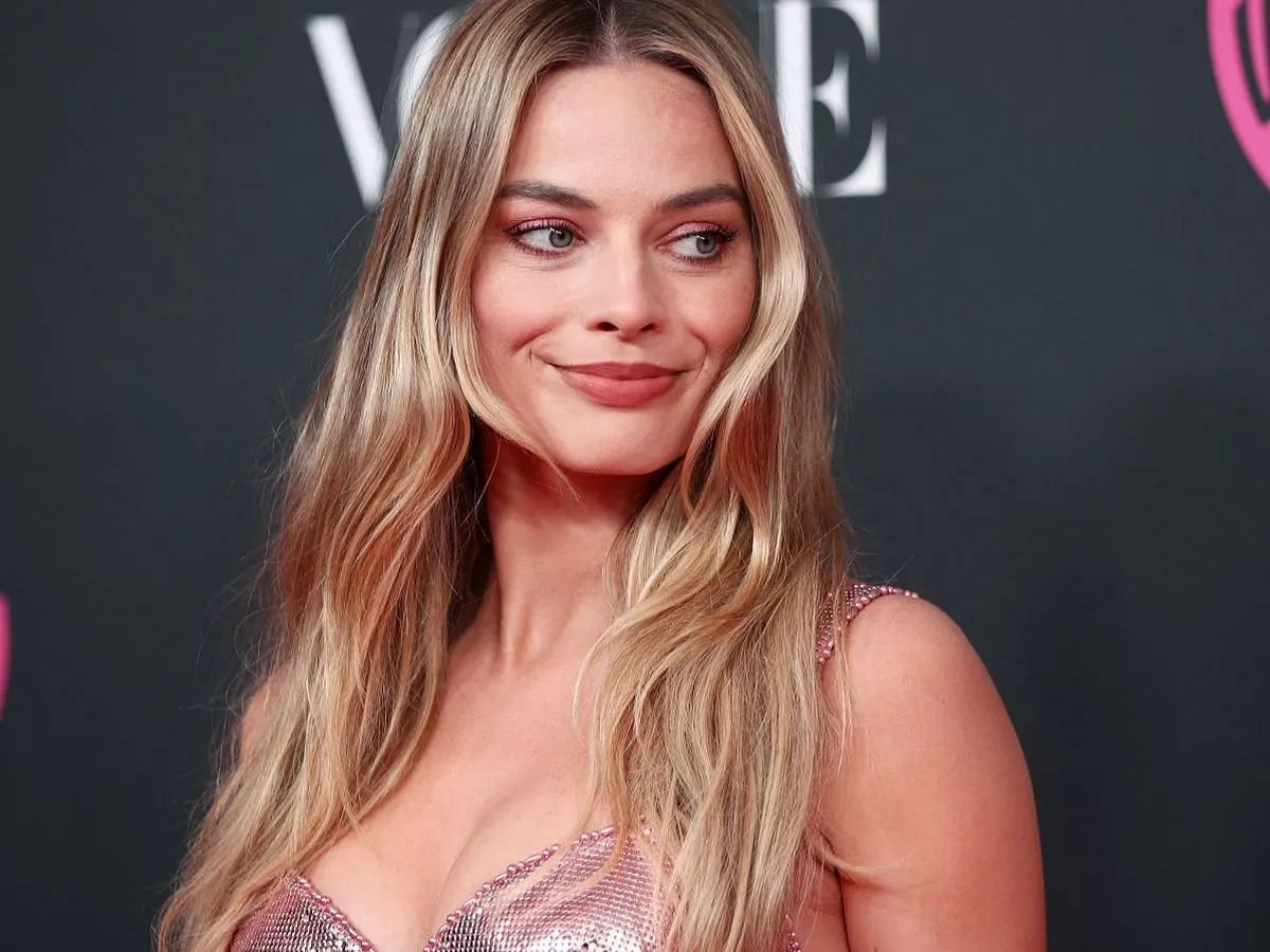 Margot Robbie opens up about financial woes related to death threats (Image via Don Arnold / Wireimage)